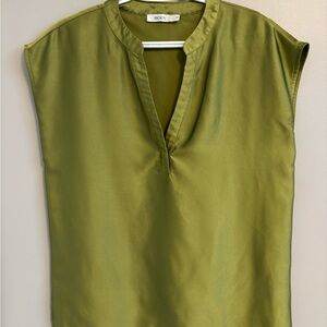 Ricki’s short sleeve V-neck blouse